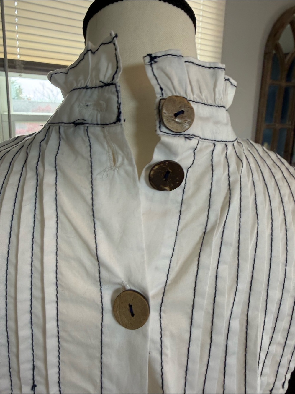 Women’s White Ruffled Mock Neck Blouse with Pinstripes NWOT SIZE Small - Picture 9 of 15